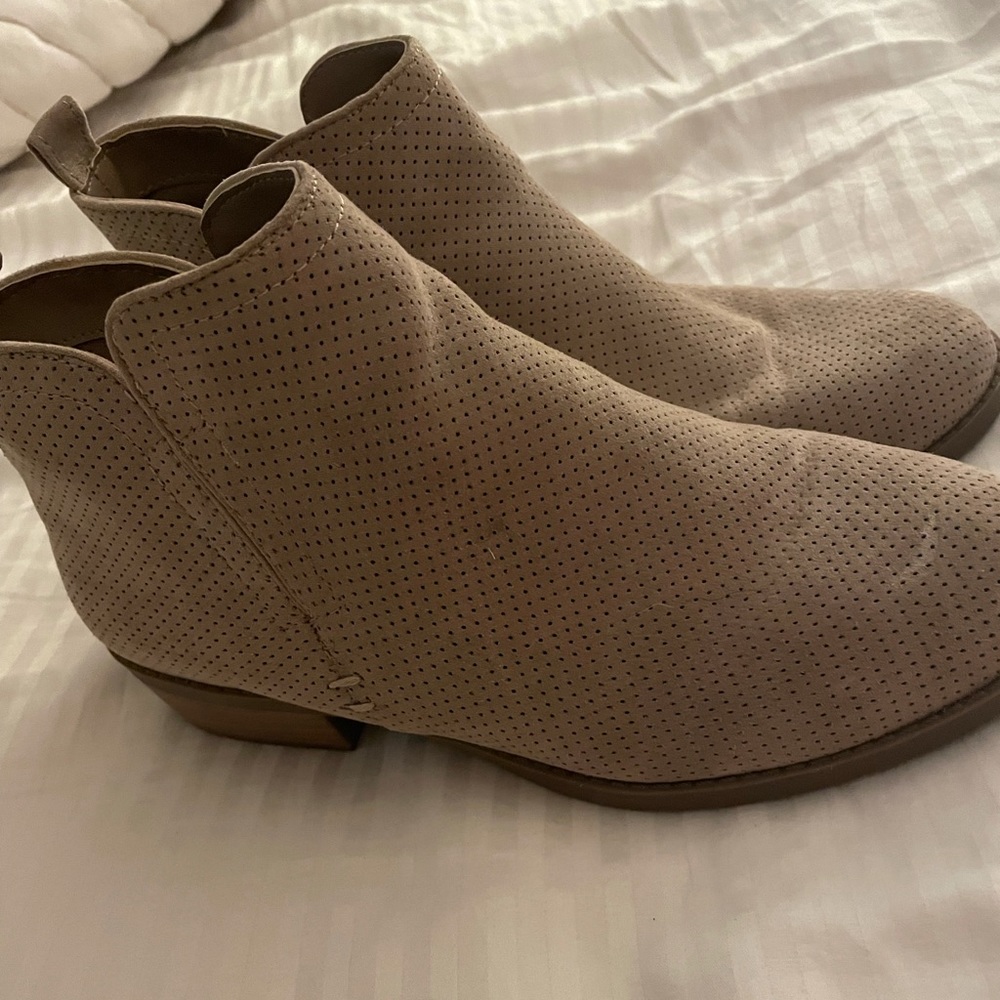Universal Thread Booties - Picture 6 of 6